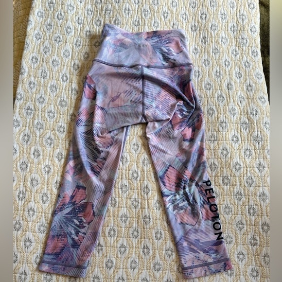 Peloton XS Pink/Purple Capri Leggings - Picture 7 of 8